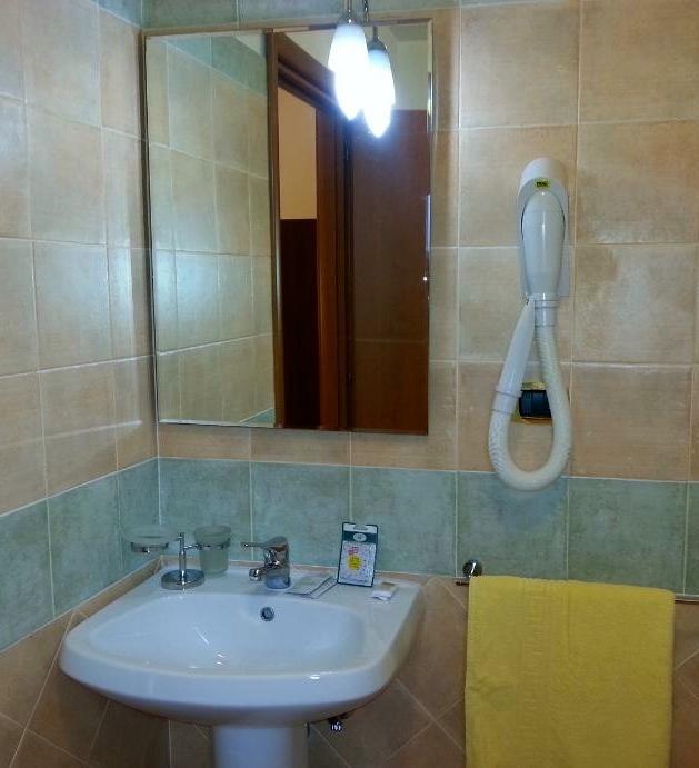 פיוג'י Hotel Eliseo מראה חיצוני תמונה