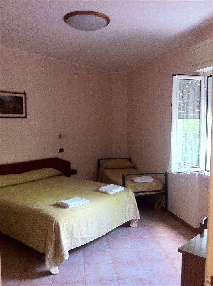 פיוג'י Hotel Eliseo מראה חיצוני תמונה