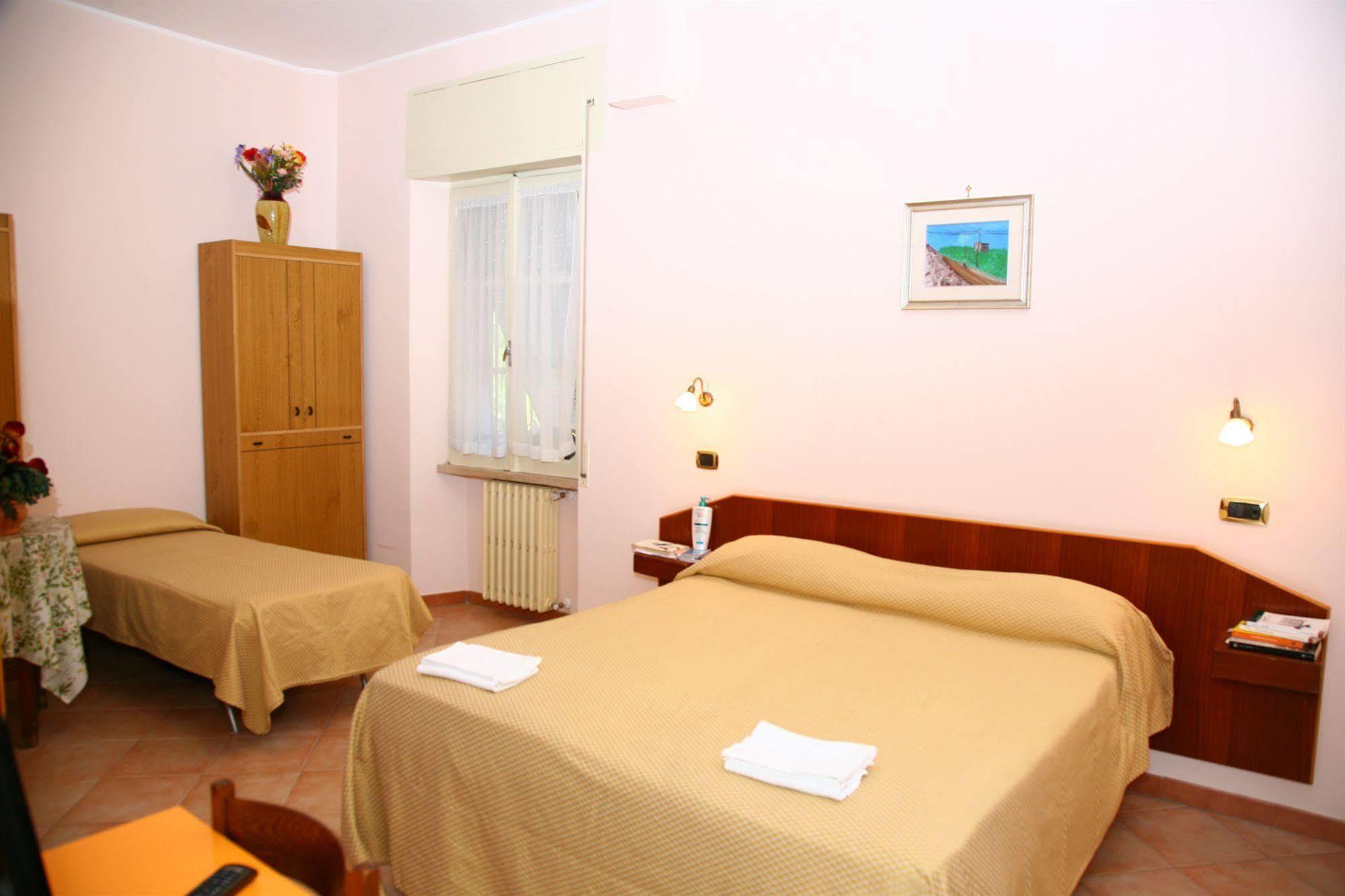 פיוג'י Hotel Eliseo מראה חיצוני תמונה