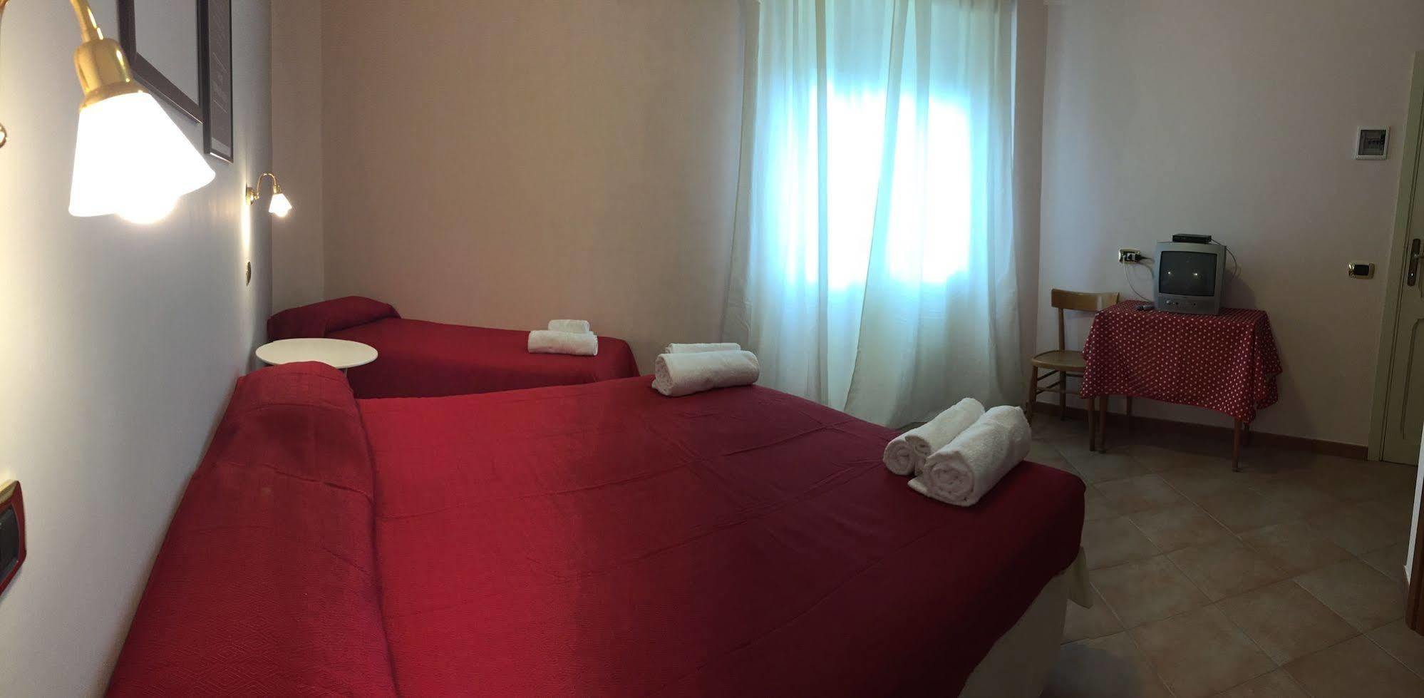 פיוג'י Hotel Eliseo מראה חיצוני תמונה