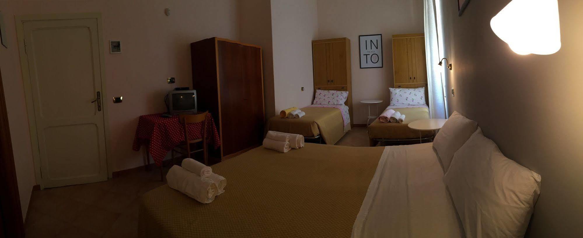 פיוג'י Hotel Eliseo מראה חיצוני תמונה